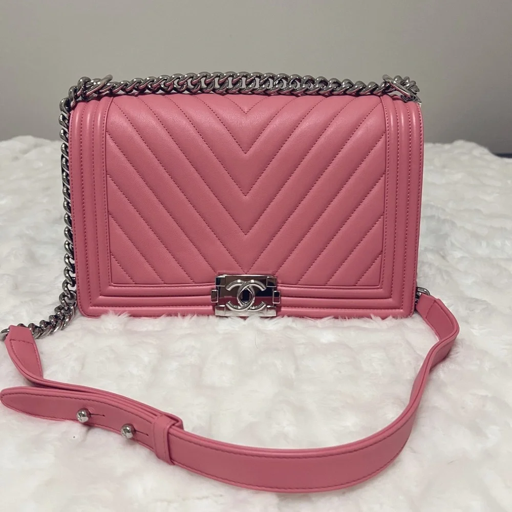 CHANEL PINK CALFSKIN NEW MEDIUM CHEVRON BOY BAG - Picture 2 of 10